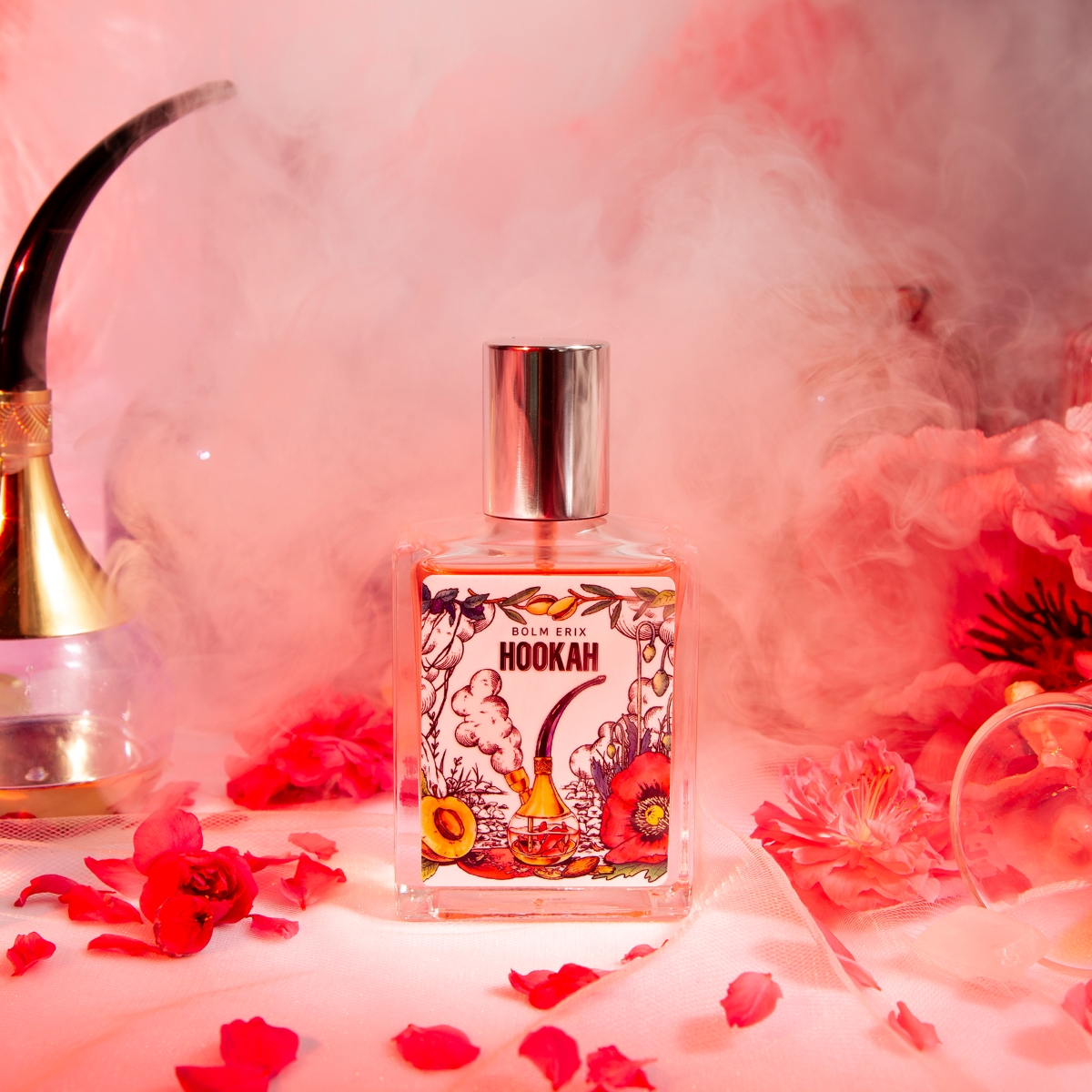 볼름에릭스 후카 향수, 몽환적인 핑크빛 연기와 물담배 파이프가 어우러진 퇴폐적인 무드 이미지